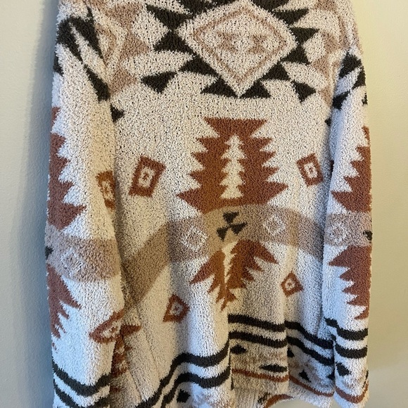 ChicSoul Aztec Print 1X open front cardigan sweater - Picture 4 of 6